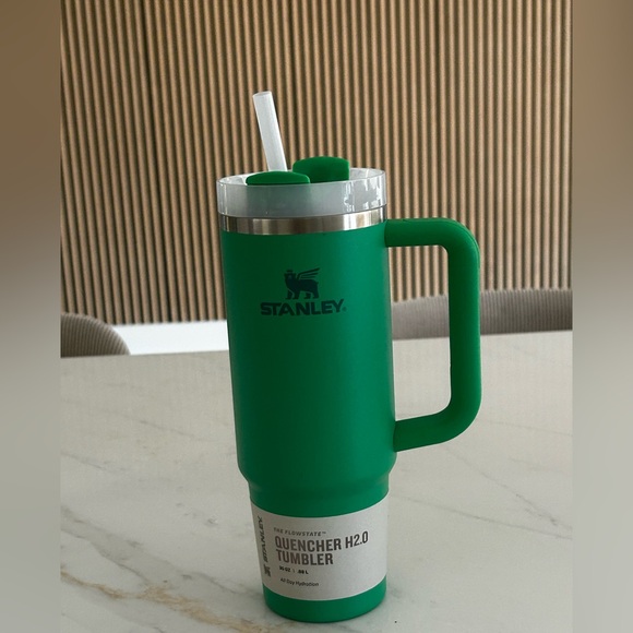Stanley Emerald Green Quencher H2.0 Tumbler 30 oz - Picture 1 of 5